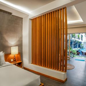 Pool King Suite
